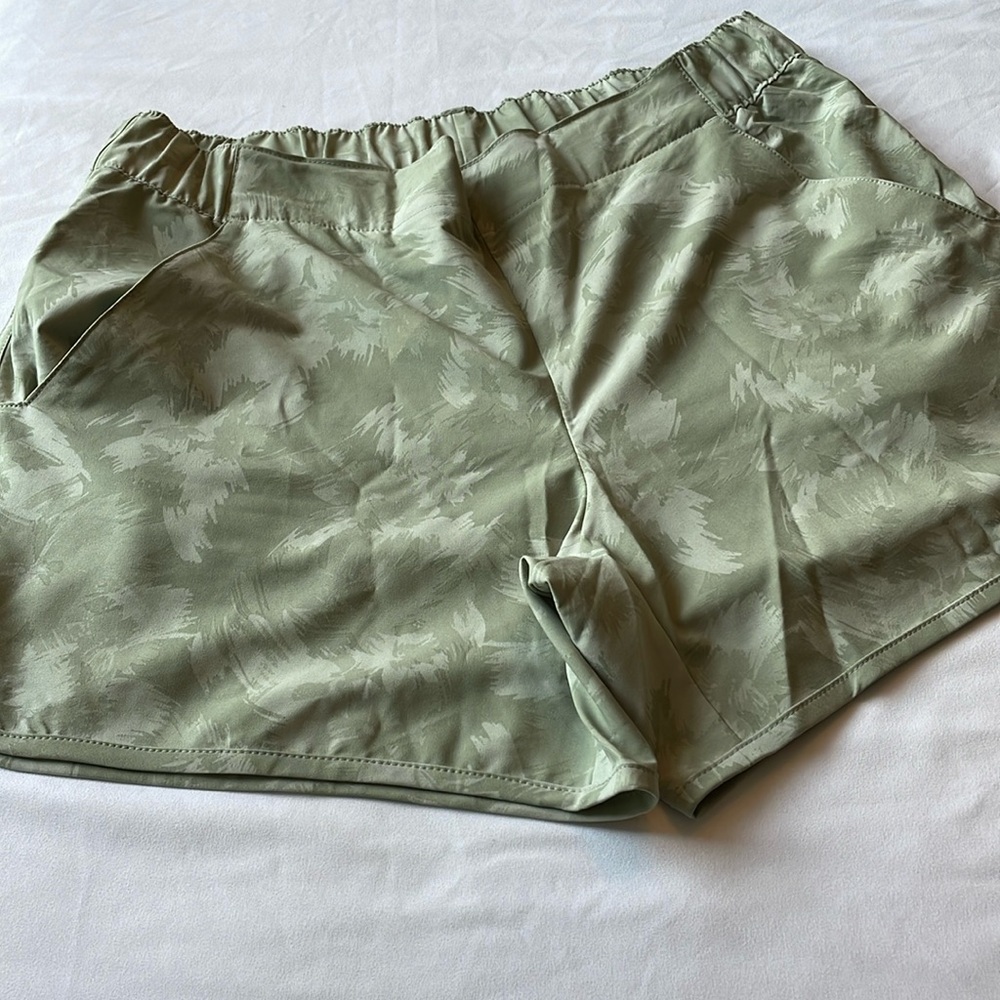Women’s Columbia Pleasant Creek Stretch Short NWOT!